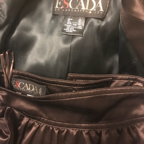 Escada satin skirt suit - Picture 7 of 8